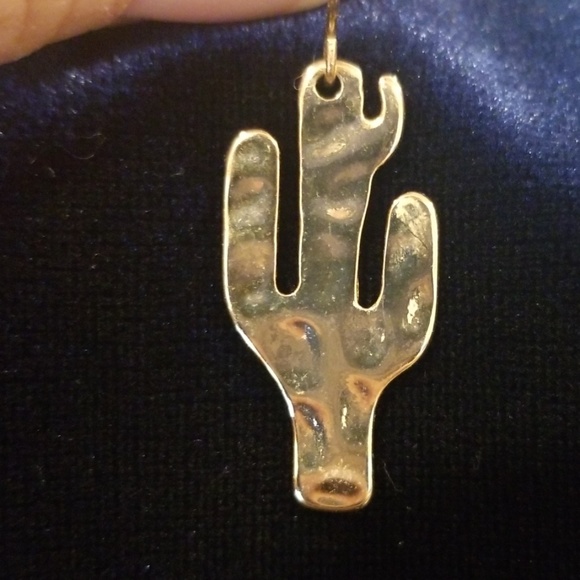 Gold toned cactus dangle earrings - Picture 2 of 3